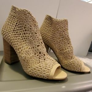 crochet shoes beige